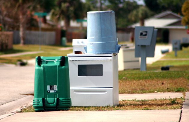 Picture Of Stove on Curb Left Behind By The Garbage Collectors. Lee County, Florida