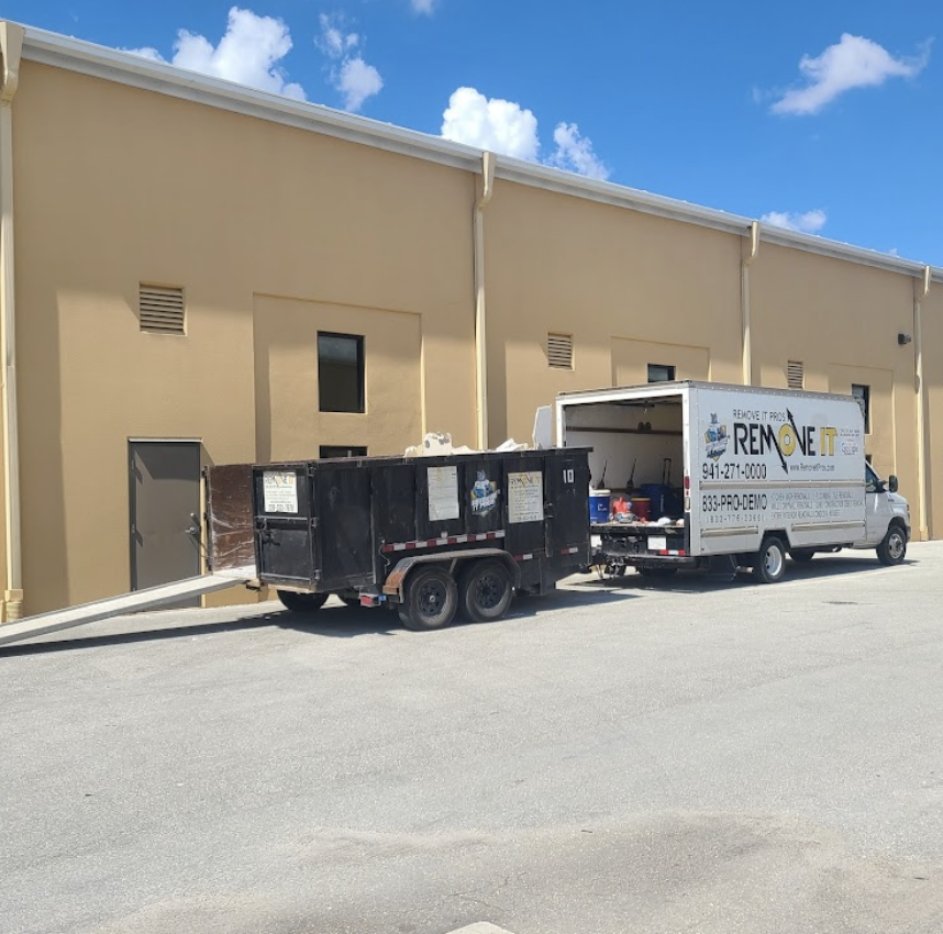 picture of truck and dumpster trailer